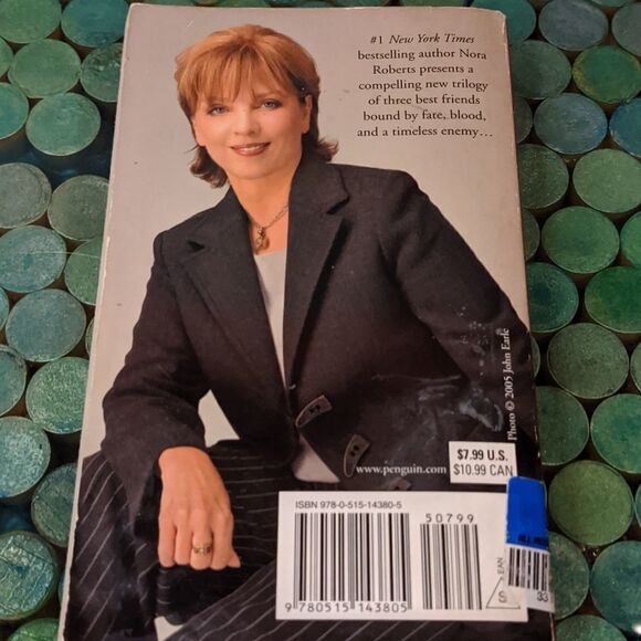 4/$10 Blood brothers book one of the sign of seven trilogy by Nora Roberts - Picture 2 of 3